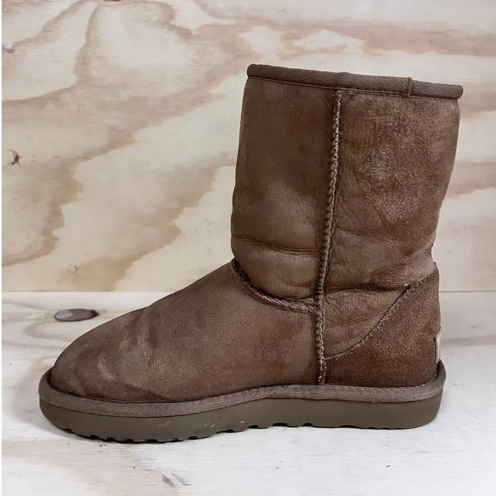 UGG - Classic Short II - Boots - Brown - Women's - 7 - S/N 1016223